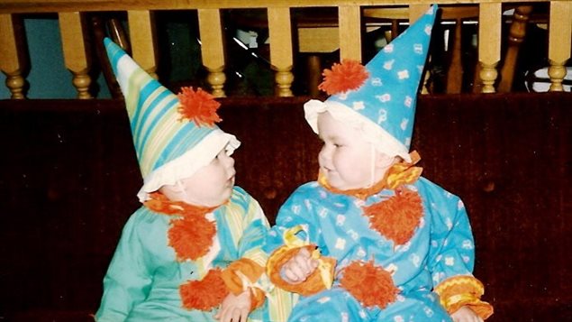 Cory et Kailey Baum dans leurs costumes d'Halloween. Cory et Kailey Baum dans leurs costumes d'Halloween.