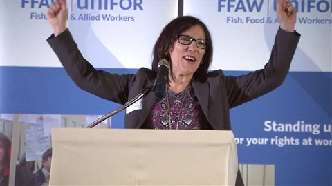 Heather Starkes a fait un discours passionné sur l'importance de ne pas exclure les côtiers de la pêche à la crevette. Heather Starkes a fait un discours passionné sur l'importance de ne pas exclure les côtiers de la pêche à la crevette.