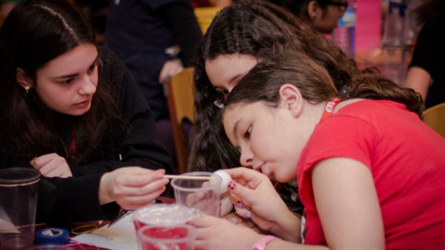Les filles et les sciences Les filles et les sciences