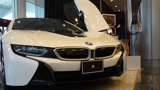 Une voiture électrique de BMW exposée au Globe 2016 Une voiture électrique de BMW exposée au Globe 2016