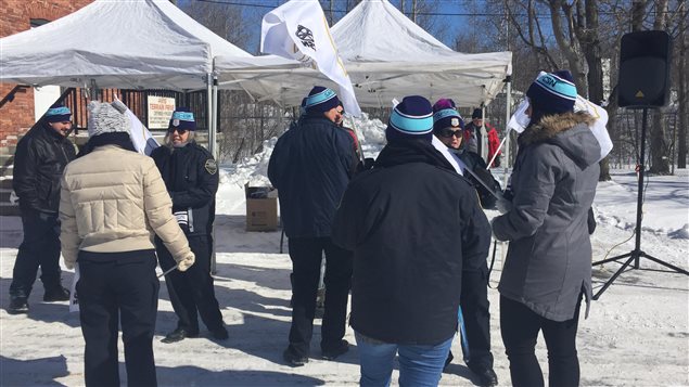 Les employés des Centres de détention du Québec manifestent
Les employés des Centres de détention du Québec manifestent