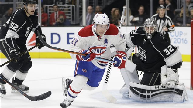 Brendan Gallagher devant Jonathan Quick en première période. Brendan Gallagher devant Jonathan Quick en première période.