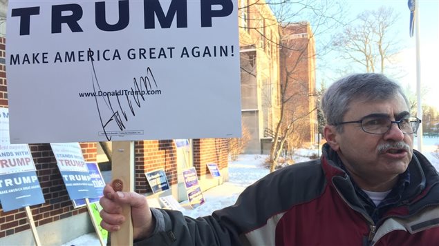 Un rassemblement pro-Trump à Nashua, au New Hampshire, lors des primaires du 9 février 2016. Un rassemblement pro-Trump à Nashua, au New Hampshire, lors des primaires du 9 février 2016.