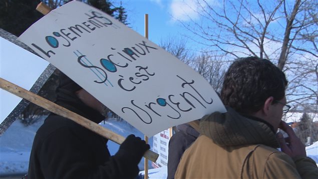Manifesation à Rimouski pour sauver programme AccèsLogis. Manifesation à Rimouski pour sauver programme AccèsLogis.