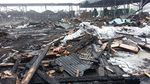 Il ne reste que des ruines après le violent incendie. Il ne reste que des ruines après le violent incendie.