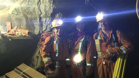 Rachel Charette, Marie-Pier Lambert et Christine Turmel, dans les entrailles de la mine Elder, à Évain Rachel Charette, Marie-Pier Lambert et Christine Turmel, dans les entrailles de la mine Elder, à Évain