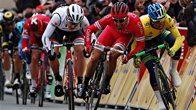 Nacer Bouhanni et Michael Matthews à l'arrivée de la 2e étape de Paris-Nice Nacer Bouhanni et Michael Matthews à l'arrivée de la 2e étape de Paris-Nice