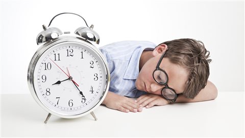Un garçon dort Un garçon dort