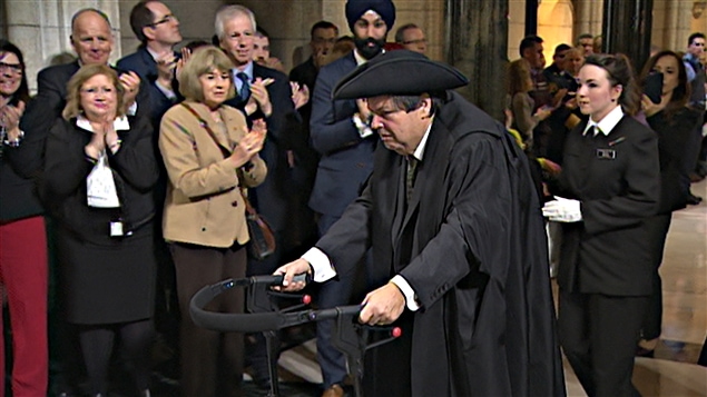 Mauril Bélanger fait son entrée, en tant que président honoraire de la Chambre des communes. Mauril Bélanger fait son entrée, en tant que président honoraire de la Chambre des communes.
