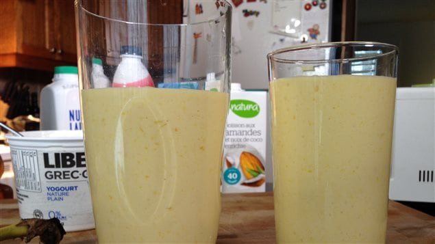 La nutritionniste Chantal Poirier rappelle qu'il est facile de prendre une trop grande quantité de smoothie que nécessaire. Une portion d'une tasse ou une tasse et demie serait suffisante. La nutritionniste Chantal Poirier rappelle qu'il est facile de prendre une trop grande quantité de smoothie que nécessaire. Une portion d'une tasse ou une tasse et demie serait suffisante.
