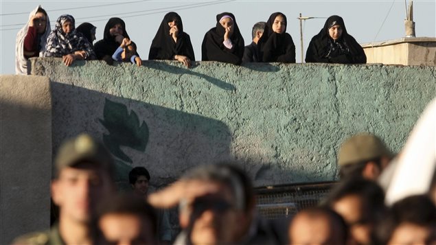 Des badauds assistent à une exécution en Iran (archives) Des badauds assistent à une exécution en Iran (archives)