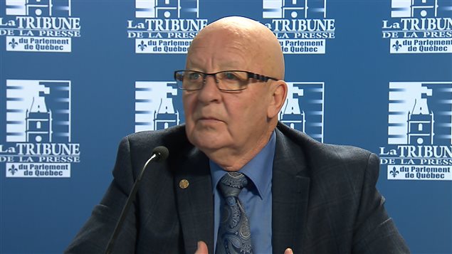 L'ancien député et ministre péquiste, Guy Chevrette, est porte-parole de l'industrie du taxi. L'ancien député et ministre péquiste, Guy Chevrette, est porte-parole de l'industrie du taxi.