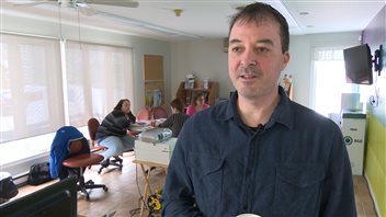 Dave McKinnon, professeur en psychologie et agent de développement à la Commission des ressources humaines des Premières Nations. Dave McKinnon, professeur en psychologie et agent de développement à la Commission des ressources humaines des Premières Nations.