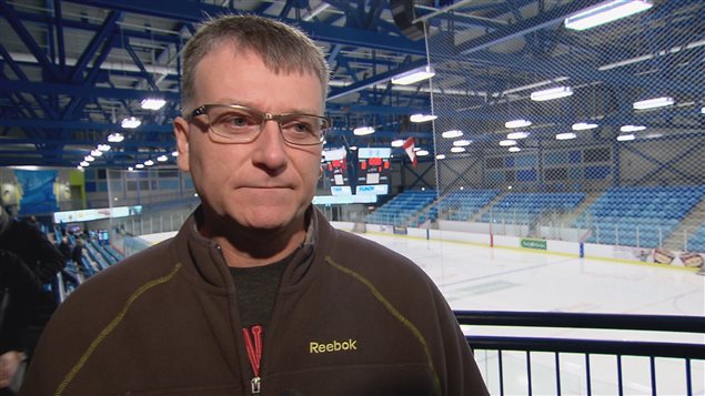 Gérald Cormier dans un aréna Gérald Cormier dans un aréna
