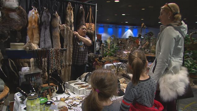 De nombreuses personnes ont visité le salon De nombreuses personnes ont visité le salon