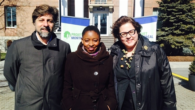 La candidate à la mairie de Montréal-Nord, Kerlande Mibel, entourée du chef par intérim de Projet Montréal, Luc Ferrandez, et de la présidente du parti, Nathalie Goulet. La candidate à la mairie de Montréal-Nord, Kerlande Mibel, entourée du chef par intérim de Projet Montréal, Luc Ferrandez, et de la présidente du parti, Nathalie Goulet.