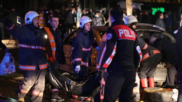 Une explosion a secoué dimanche le centre d'Ankara, la capitale de la Turquie. Une explosion a secoué dimanche le centre d'Ankara, la capitale de la Turquie.