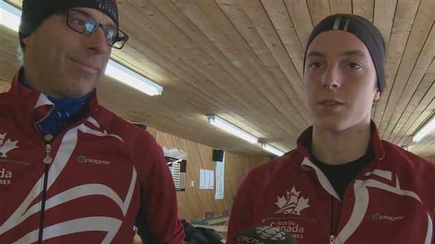 L'entraineur de ski de fond Paul Dugas et son fils, l'athlète Thierry Dugas L'entraineur de ski de fond Paul Dugas et son fils, l'athlète Thierry Dugas