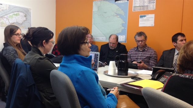 25 personnes sont présentes à l'audience transmise par vidéoconférence à Gaspé. 25 personnes sont présentes à l'audience transmise par vidéoconférence à Gaspé.