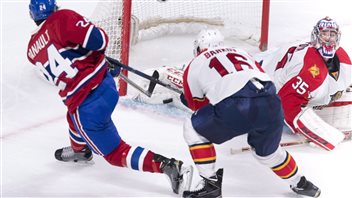 Phillip Danault rate une occasion en or de créer l'égalité en première période. Phillip Danault rate une occasion en or de créer l'égalité en première période.