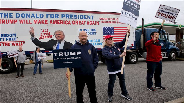 Des supporteurs du candidat républicain Donald Trump à Middleburg Heights en Ohio, en ce mardi 15 mars 2016. Des supporteurs du candidat républicain Donald Trump à Middleburg Heights en Ohio, en ce mardi 15 mars 2016.