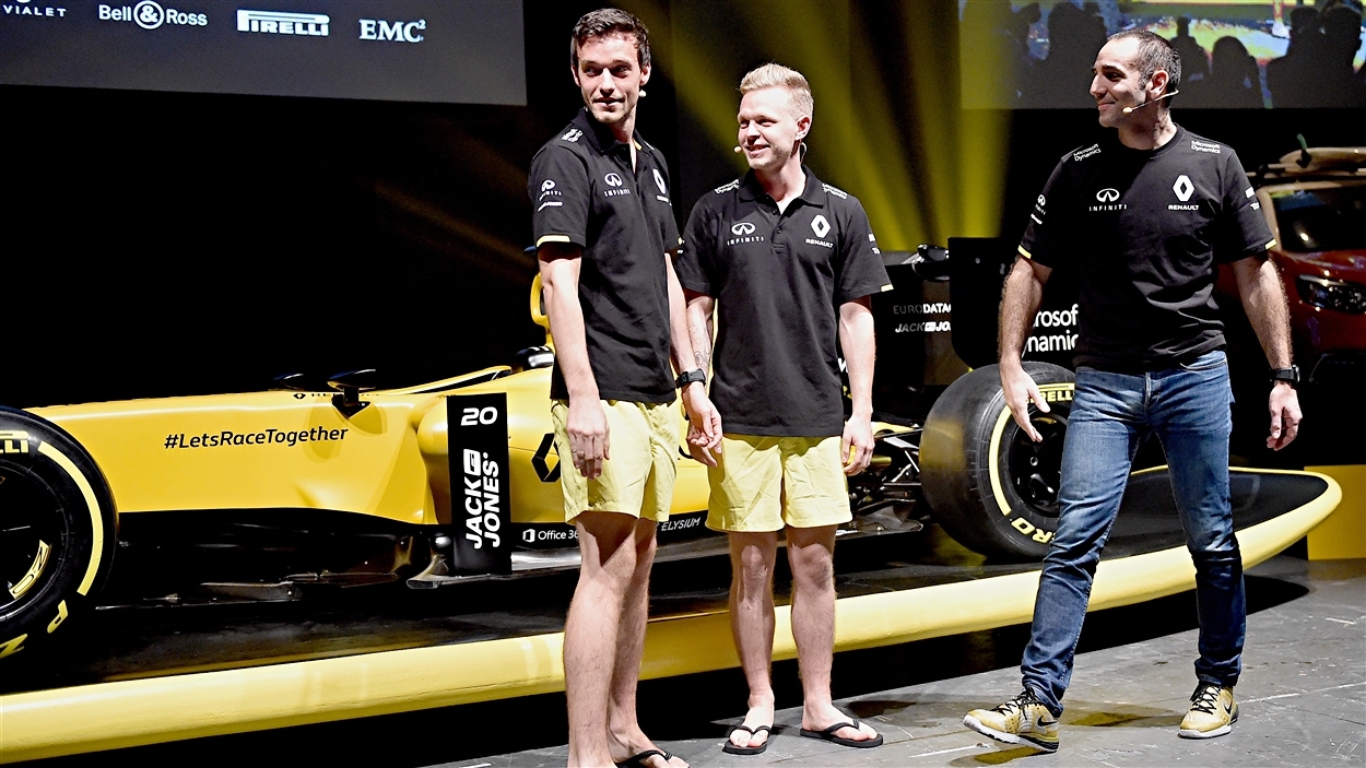 La présentation de la RS16 à Melbourne avec Jolyon Palmer, Kevin Magnussen et Cyril Abiteboul