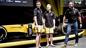 La présentation de la RS16 à Melbourne avec Jolyon Palmer, Kevin Magnussen et Cyril Abiteboul La présentation de la RS16 à Melbourne avec Jolyon Palmer, Kevin Magnussen et Cyril Abiteboul