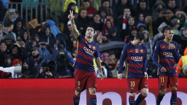 Luis Suarez célèbre la victoire du FC Barcelone en compagnie de ses coéquipiers Lionel Messi et Neymar Luis Suarez célèbre la victoire du FC Barcelone en compagnie de ses coéquipiers Lionel Messi et Neymar
