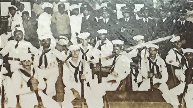 Photo de marins américains au village de Caimanera avant la révolution cubaine. L'alcool et la prostitution étaient des « services » recherchés par les militaires. Photo de marins américains au village de Caimanera avant la révolution cubaine. L'alcool et la prostitution étaient des « services » recherchés par les militaires.
