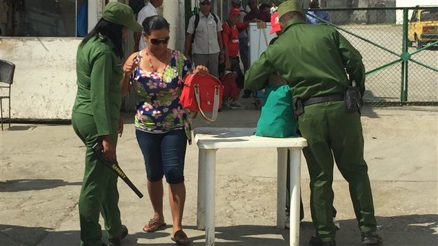 Poste de contrôle de sécurité pour traverser la baie de Guantanamo. Poste de contrôle de sécurité pour traverser la baie de Guantanamo.