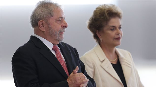 L'ancien président brésilien Luiz Inacio Lula da Silva, peu avant son investiture comme secrétaire général du gouvernement de la présidente, Dilma Rousseff L'ancien président brésilien Luiz Inacio Lula da Silva, peu avant son investiture comme secrétaire général du gouvernement de la présidente, Dilma Rousseff