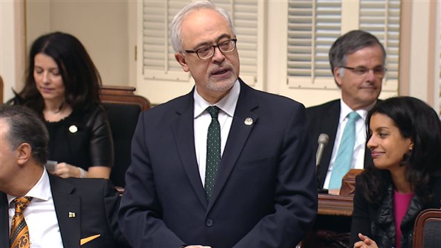 Le ministre des Finances Carlos Leitao présente son budget à l'Assemblée nationale. Le ministre des Finances Carlos Leitao présente son budget à l'Assemblée nationale.