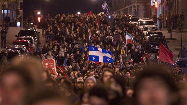 Le mot clic #manifencours sur Twitter a permis de suivre les nombreuses manifestations étudiantes en 2012. Le mot clic #manifencours sur Twitter a permis de suivre les nombreuses manifestations étudiantes en 2012.