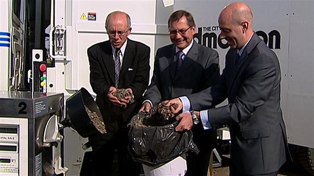 En 2008, le maire d'Edmonton, Stephen Manel, le premier ministre albertain, Ed Stelmach, et le PDG d'Enerkem, Vincent Chornet annonçaient un parternariat pour transformer les déchets en éthanol. En 2008, le maire d'Edmonton, Stephen Manel, le premier ministre albertain, Ed Stelmach, et le PDG d'Enerkem, Vincent Chornet annonçaient un parternariat pour transformer les déchets en éthanol.