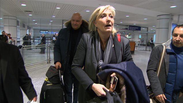 Marine Le Pen à son arrivée à l'aéroport de Montréal Marine Le Pen à son arrivée à l'aéroport de Montréal