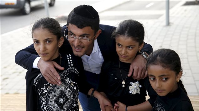 Une famille juive yéménite à son arrivée en Israël. Une famille juive yéménite à son arrivée en Israël.
