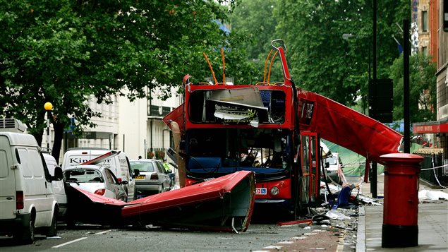 L'explosion dans un autobus à deux étages a eu lieu à Woburn Square, à Londres. L'explosion dans un autobus à deux étages a eu lieu à Woburn Square, à Londres.