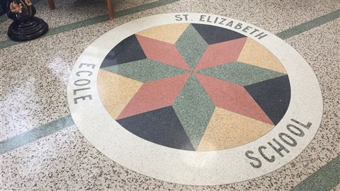 Sur le plancher du hall, une mosaïque rappelle la fonction originale de l'édifice. Sur le plancher du hall, une mosaïque rappelle la fonction originale de l'édifice.