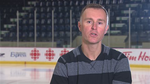 Jocelyn Thibault n'a pu éviter une opération. Jocelyn Thibault n'a pu éviter une opération.