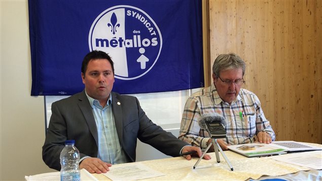Gauche à droite : Benoît Locas, représentant syndical, André Racicot, président de la section locale 9291. Gauche à droite : Benoît Locas, représentant syndical, André Racicot, président de la section locale 9291.