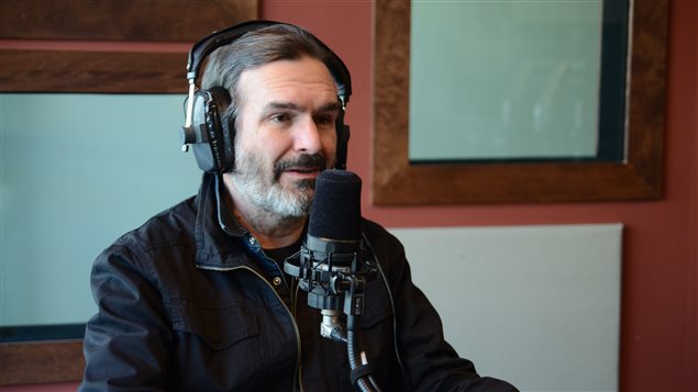 Pierre Flynn, de passage dans les studios d'ICI Abitibi-Témiscamingue Pierre Flynn, de passage dans les studios d'ICI Abitibi-Témiscamingue