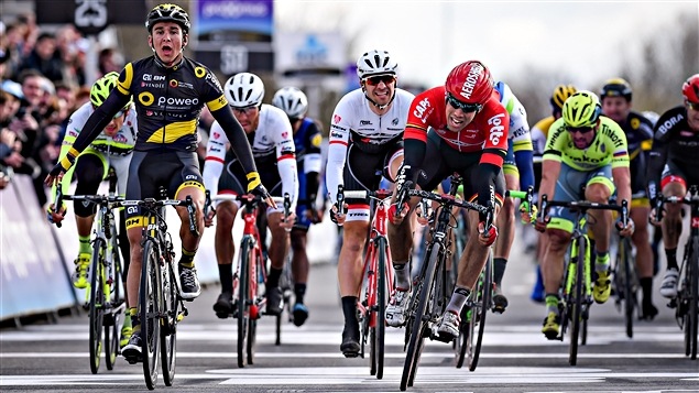 Jens Debusschere devance au fil Bryan Coquard Jens Debusschere devance au fil Bryan Coquard