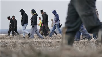 Des centaines de personnes participent aux recherches près d'Austin, dans le sud-ouest du Manitoba Des centaines de personnes participent aux recherches près d'Austin, dans le sud-ouest du Manitoba