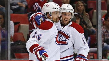 Tomas Plekanec et Torrey Mitchell célèbrent le but du numéro 14 en troisième période. Tomas Plekanec et Torrey Mitchell célèbrent le but du numéro 14 en troisième période.