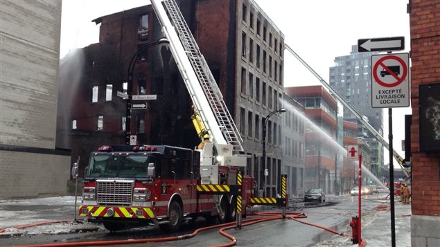 Incendie majeur dans un bâtiment désaffecté du Vieux-Montréal Incendie majeur dans un bâtiment désaffecté du Vieux-Montréal