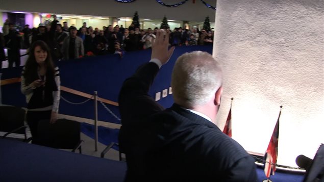 Rob Ford de dos dans un extrait de la vidéo hommage. Rob Ford de dos dans un extrait de la vidéo hommage.