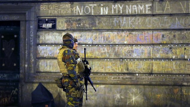 Des soldats belges à Bruxelles. Des soldats belges à Bruxelles.