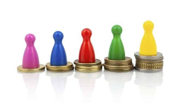 La hausse du salaire minimum est vue comme un moyen de réduire les inégalités sociales.
