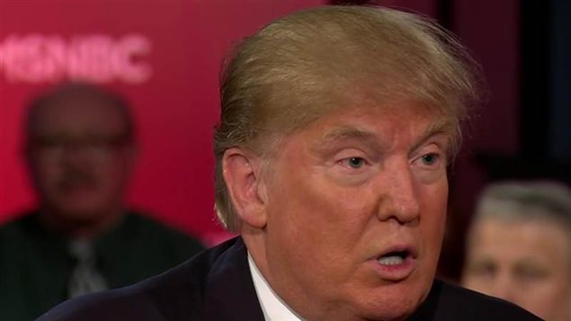 Le candidat à l'investiture républicaine Donald Trump répond aux questions du journaliste Chris Matthews dans une entrevue au réseau MSNBC, le 30 mars 2016. Le candidat à l'investiture républicaine Donald Trump répond aux questions du journaliste Chris Matthews dans une entrevue au réseau MSNBC, le 30 mars 2016.