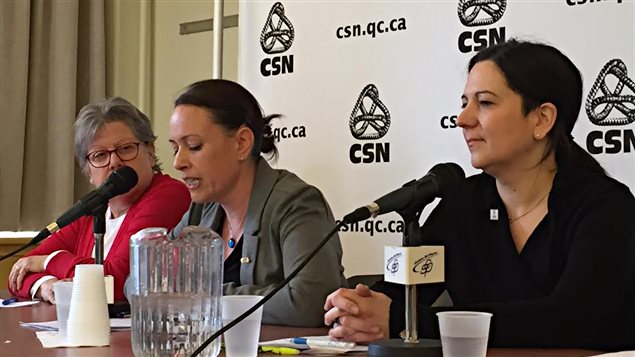 De gauche à droite : Sylvie Théorêt (présidente du syndicat des travailleuses et travailleurs du Centre jeunesse de Montréal), Mélissa Caouette (vice-présidente à la FSSS-CSN) et Nancy Corriveau (vice-présidente de la FP-CSN) De gauche à droite : Sylvie Théorêt (présidente du syndicat des travailleuses et travailleurs du Centre jeunesse de Montréal), Mélissa Caouette (vice-présidente à la FSSS-CSN) et Nancy Corriveau (vice-présidente de la FP-CSN)